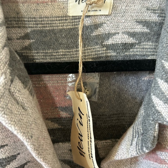 Shacket - Picture 4 of 4